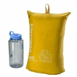 Therm-a-Rest Honcho Poncho -NRS shop 11418 thermarest honchoponcho wheat ssack rsz 95642.1646767912