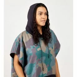 Nomadix Changing Poncho - Small/Medium -NRS shop s m nomadix cp camo 101 changing poncho woman hood detail 1 rsz 57045.1660065673