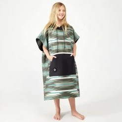 Nomadix Changing Poncho - X-Small -NRS shop xs nomadix gcp unta 108 changing poncho front rsz 01597.1660066633